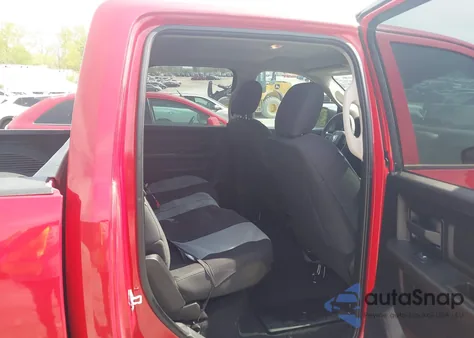 2019 Ram 1500 Classic Express 4X4 5'7 Box z USA, uszkodzony, nr VIN 1C6RR7KT0KS602005